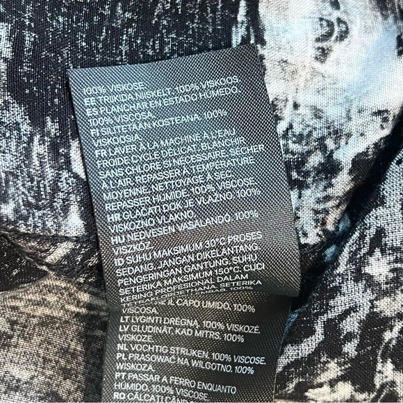 Abstract Print Button Down Long Sleeve Shirt Size XS - Picture 9 of 9